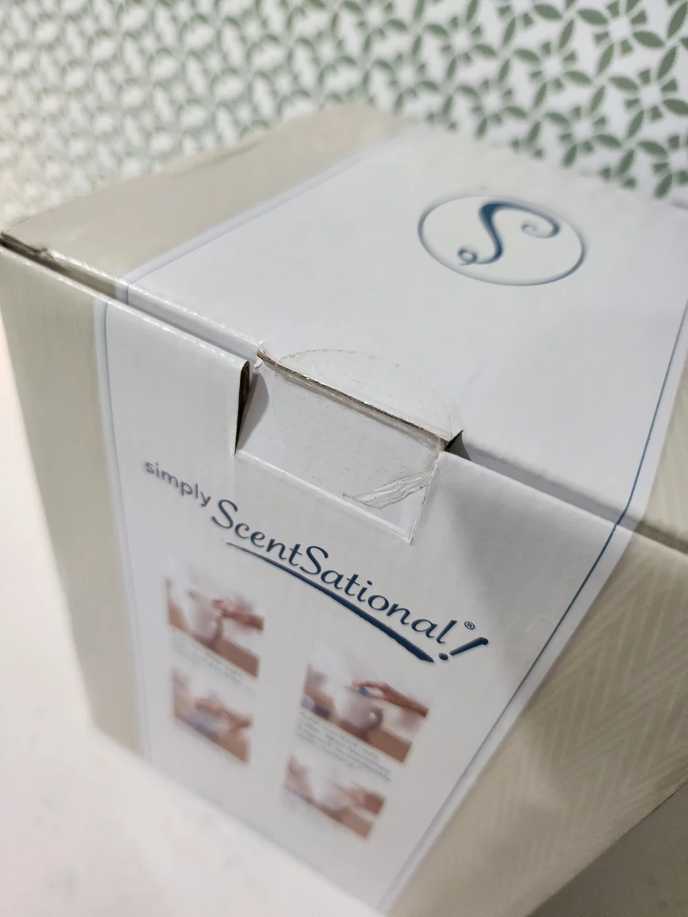 Brand New Scentsationals Full-Size Ceramic Wax Warmer in White and Gold